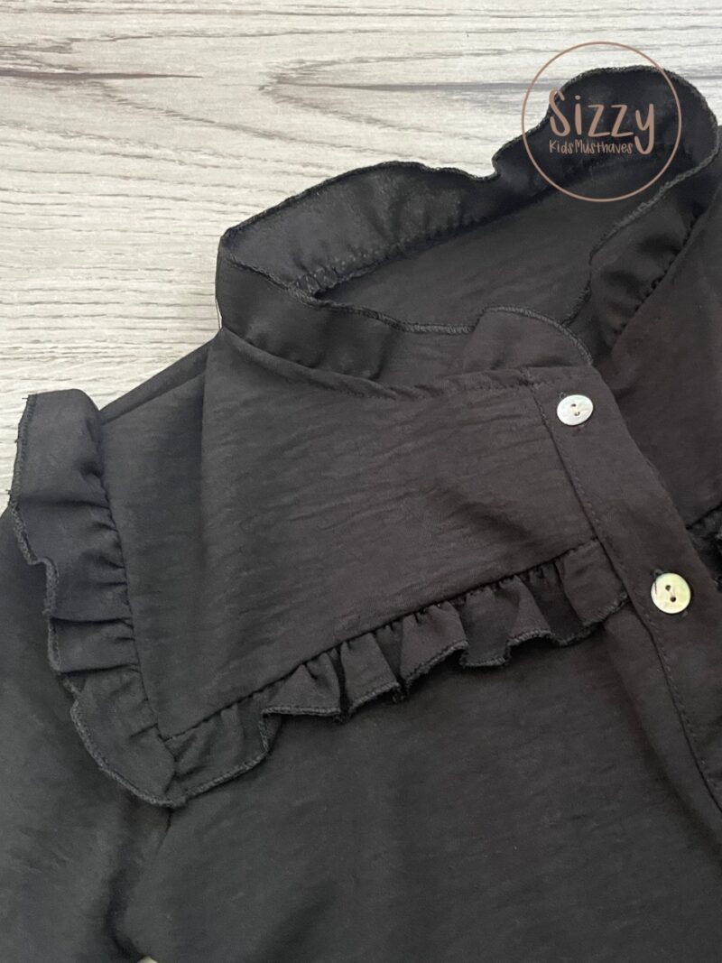 Ruffle blouse - zwart closeup